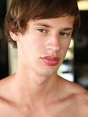 Paul Mekas jacking off and posing naked - Gay boys pics at Twinkest.com