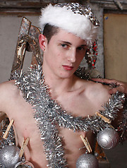 Bad santa fucks napped boy - Gay boys pics at Twinkest.com