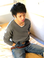 Mitsuru Gets Off on Gay Japanese Porn - Gay boys pics at Twinkest.com