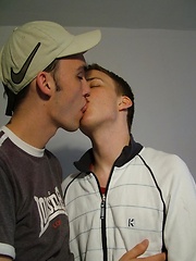 Cute boy Leo sucking his college friend dick - Gay boys pics at Twinkest.com