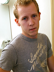 College boy posing - Gay boys pics at Twinkest.com