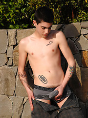 Horny twink plays with cock - Gay boys pics at Twinkest.com