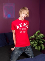 Str8 american boy in solo jerking session - Gay boys pics at Twinkest.com