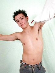 Gorgeous twink jerks off his ass ripper for the cam - Gay boys pics at Twinkest.com