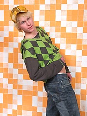 European blond twink posing naked and showing uncut cock - Gay boys pics at Twinkest.com