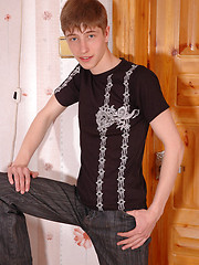 Badass twink gets all naked and shows some skin - Gay boys pics at Twinkest.com