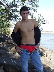 Handsome twink guy posing for the camera outdoors - Gay boys pics at Twinkest.com