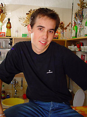 Sporty twink poses with his sexy underpants off - Gay boys pics at Twinkest.com