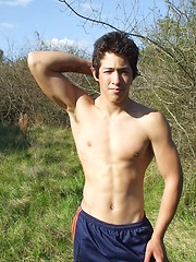 Sporty twink poses with his sexy underpants off - Gay boys pics at Twinkest.com