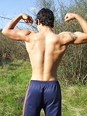 Sporty twink poses with his sexy underpants off - Gay boys pics at Twinkest.com