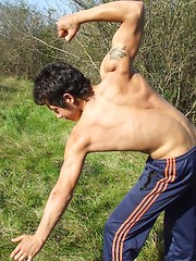Sporty twink poses with his sexy underpants off - Gay boys pics at Twinkest.com