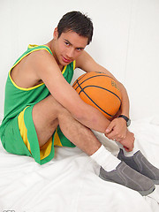 Sexy boy makes a three-point shot - Gay boys pics at Twinkest.com