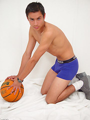 Sexy boy makes a three-point shot - Gay boys pics at Twinkest.com