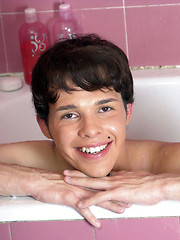 Straight boy exposing his soapy rod - Gay boys pics at Twinkest.com