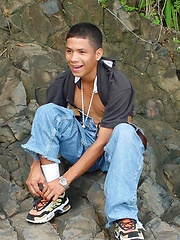 Handsome and horny latin guy demonstrates body - Gay boys pics at Twinkest.com