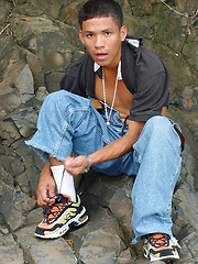 Handsome and horny latin guy demonstrates body - Gay boys pics at Twinkest.com