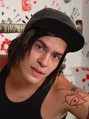 Cute emo boy demonstrates his naked body - Gay boys pics at Twinkest.com