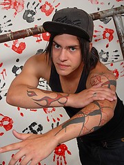 Cute emo boy demonstrates his naked body - Gay boys pics at Twinkest.com