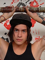 Cute emo boy demonstrates his naked body - Gay boys pics at Twinkest.com