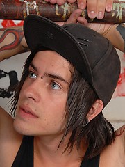 Cute emo boy demonstrates his naked body - Gay boys pics at Twinkest.com