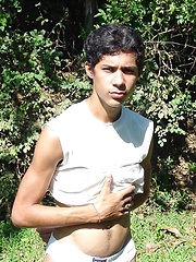 Handsome latin twink strips and poses outdoors - Gay boys pics at Twinkest.com