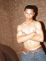 Smooth latino rubs his muscled ass in the shower - Gay boys pics at Twinkest.com
