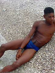 Black straight boy at the nature - Gay boys pics at Twinkest.com