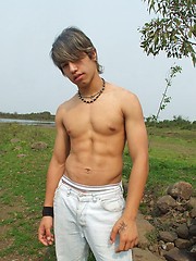 Awesome horny twink near big ocean naked washing - Gay boys pics at Twinkest.com