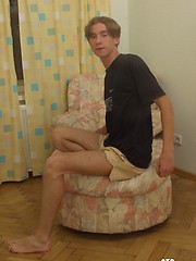 Twink grabs his crotch and poses for the camera - Gay boys pics at Twinkest.com
