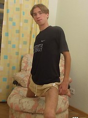 Twink grabs his crotch and poses for the camera - Gay boys pics at Twinkest.com