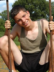 Small twink guy posing naked outdoors - Gay boys pics at Twinkest.com
