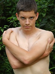 Small twink guy posing naked outdoors - Gay boys pics at Twinkest.com