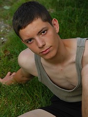 Small twink guy posing naked outdoors - Gay boys pics at Twinkest.com