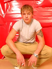 Badass twink gets all naked and shows some skin - Gay boys pics at Twinkest.com