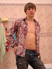 Smooth twink rubs his muscled ass in the shower - Gay boys pics at Twinkest.com