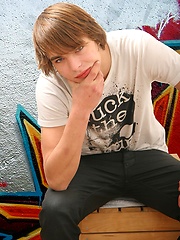 Czech boy Ricco Luna likes his cock - Gay boys pics at Twinkest.com
