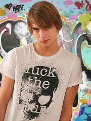 Czech boy Ricco Luna likes his cock - Gay boys pics at Twinkest.com