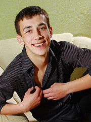 Smiley boy strips naked for pretty hot close-ups - Gay boys pics at Twinkest.com