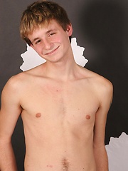 Horny twink from East Boys posing - Gay boys pics at Twinkest.com