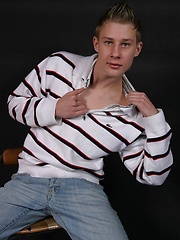 Cute european twink Andre posing naked and shows his long uncut cock - Gay boys pics at Twinkest.com