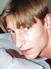 Dude strokes his long uncut dick - Gay boys pics at Twinkest.com