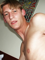 Dude strokes his long uncut dick - Gay boys pics at Twinkest.com