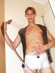 Dude strokes his long uncut dick - Gay boys pics at Twinkest.com