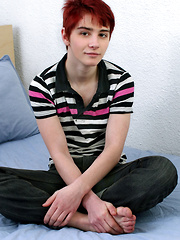 Emo twink boy Etienne showing large cock - Gay boys pics at Twinkest.com