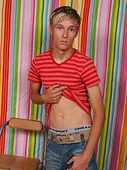 Cute blonde twink jacking off cock until cums - Gay boys pics at Twinkest.com