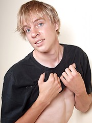 Blonde cute boy jacking off his penis - Gay boys pics at Twinkest.com