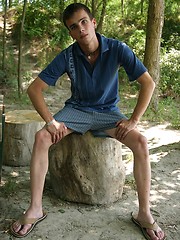 Horny twink posing outdoors - Gay boys pics at Twinkest.com