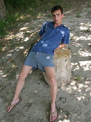 Horny twink posing outdoors - Gay boys pics at Twinkest.com