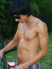 Two lads quit washing a car for steamy outdoor sex - Gay boys pics at Twinkest.com
