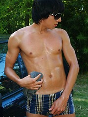 Two lads quit washing a car for steamy outdoor sex - Gay boys pics at Twinkest.com